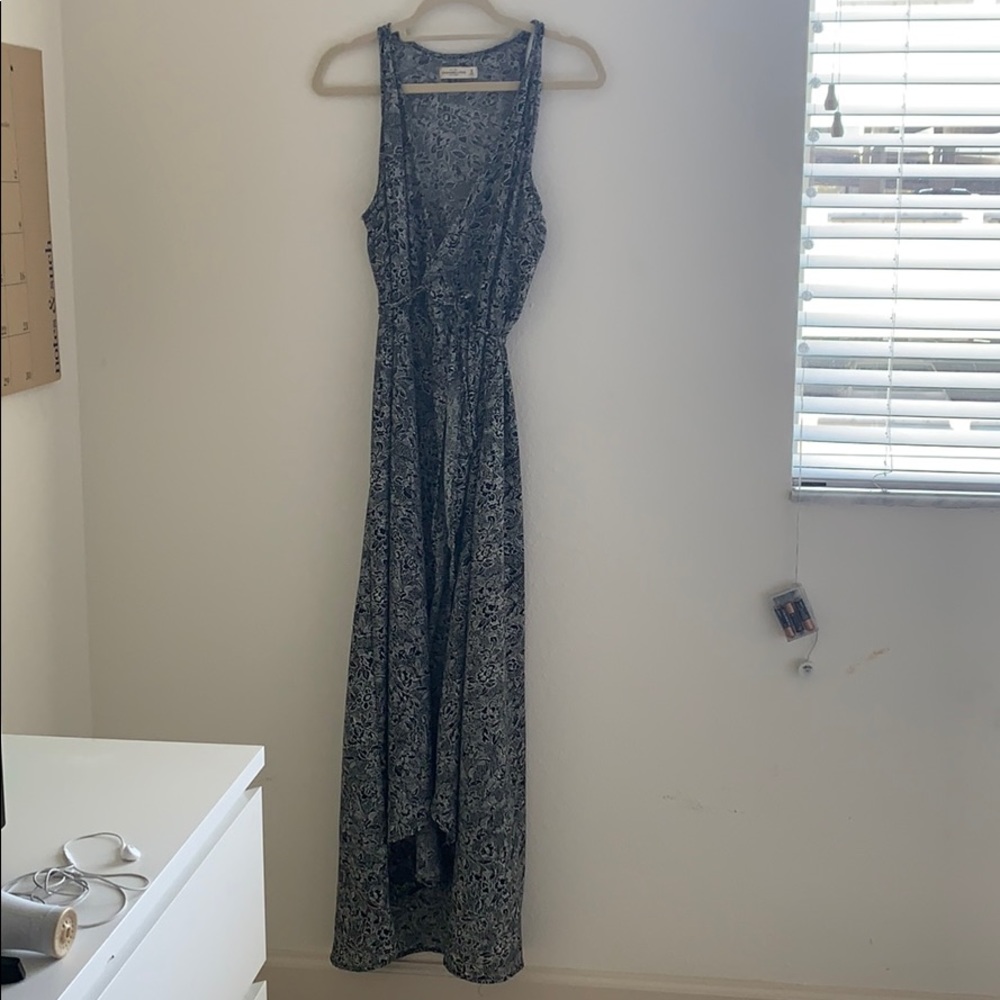 Floral pattern v-neck wrap dress